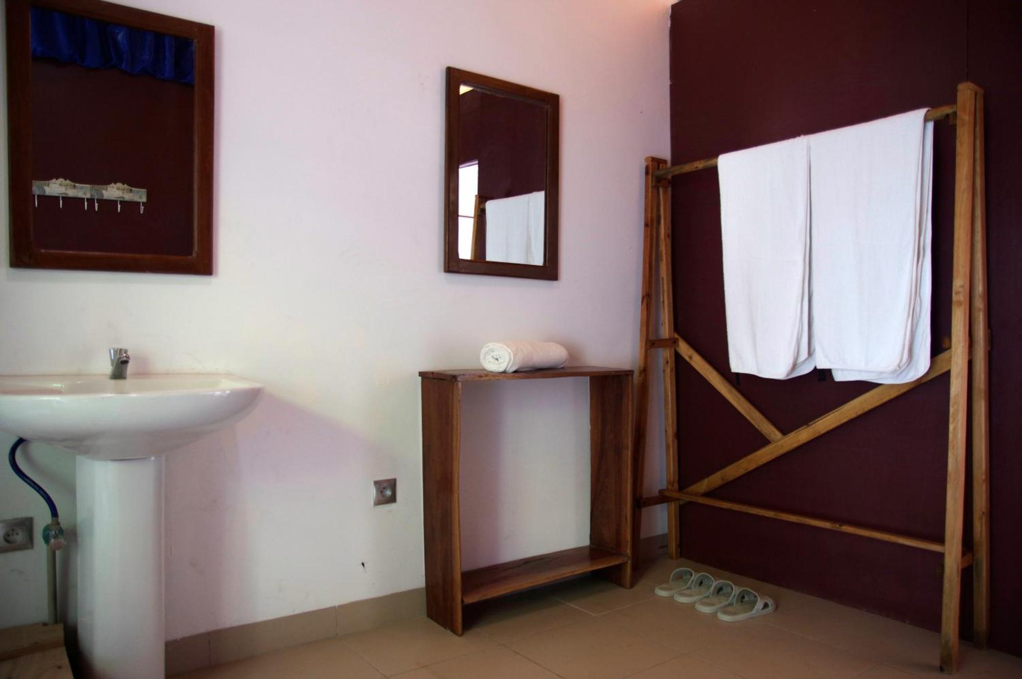 Spa Shallum Kibuye Buitenkant foto
