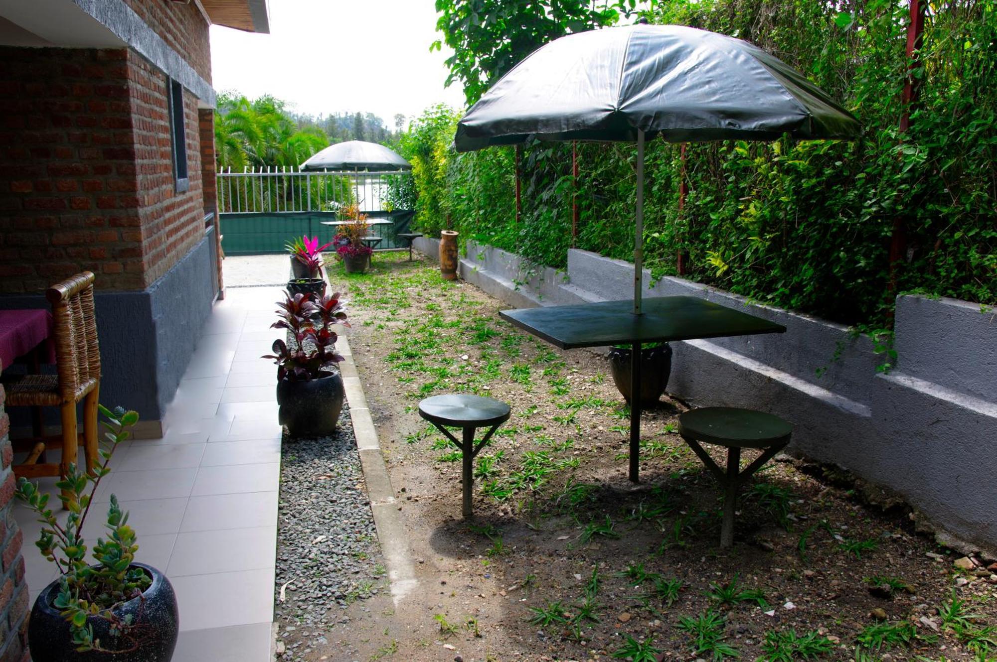Spa Shallum Kibuye Buitenkant foto